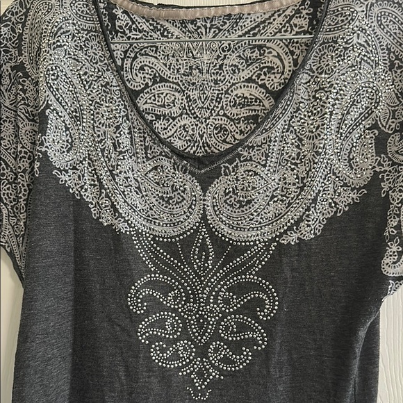 Maurice’s Premium Rhinestone s/s hi-low top Size Medium - Picture 3 of 4